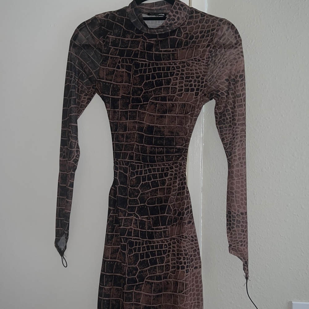 Backless long sleeve dress